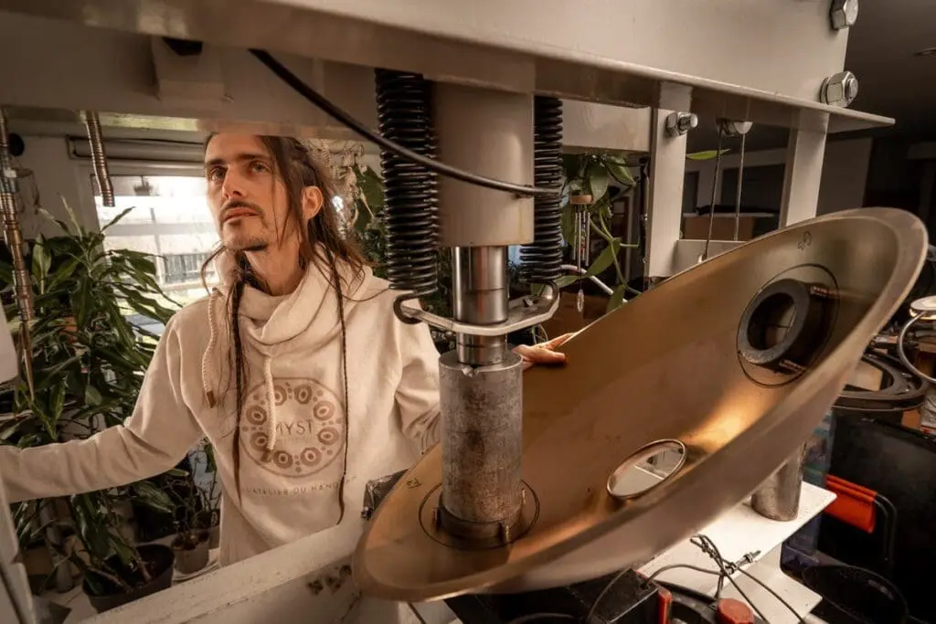 fabrication handpan, jean-Baptiste Chauvin Photographe entreprise