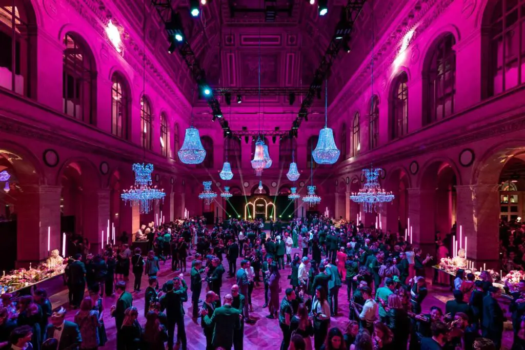 Palais Brongniart à Paris aménagé pour une soirée événementielle organisée par L'Oréal.