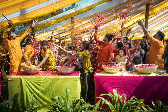 cérémonie du holi lors d'un mariage indien