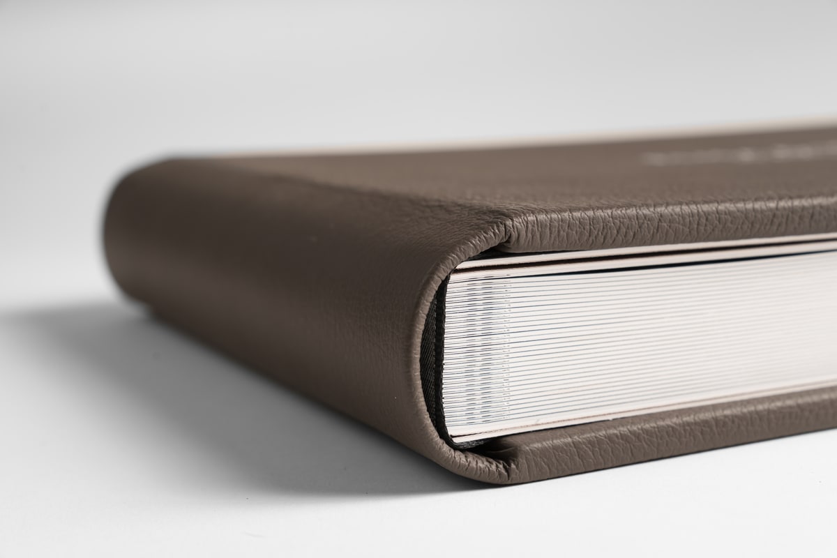 photo de détail album mariage prestige cuir