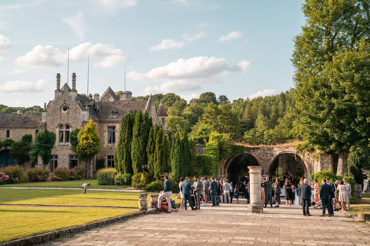 cocktail réception mariage près de la ruine de l'abbaye