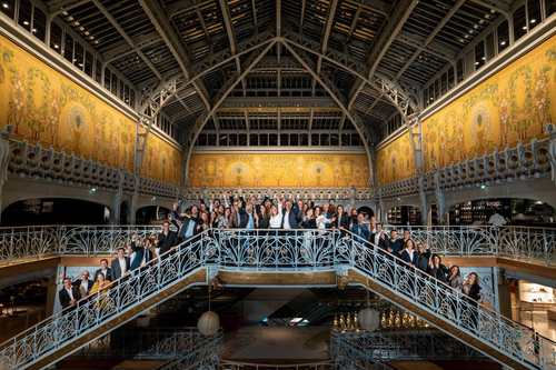 photo de groupe à la samaritaine à la fin du symposium Zimvie