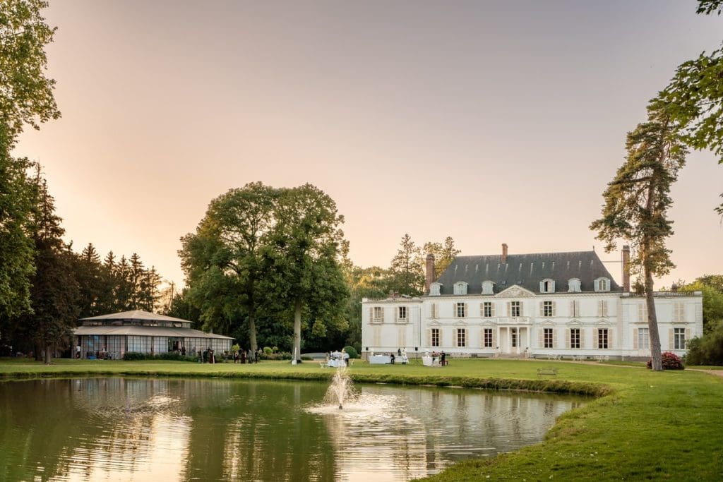 fin de journée lors d'une journée de mariage au château barthélemy dans les Yvelines