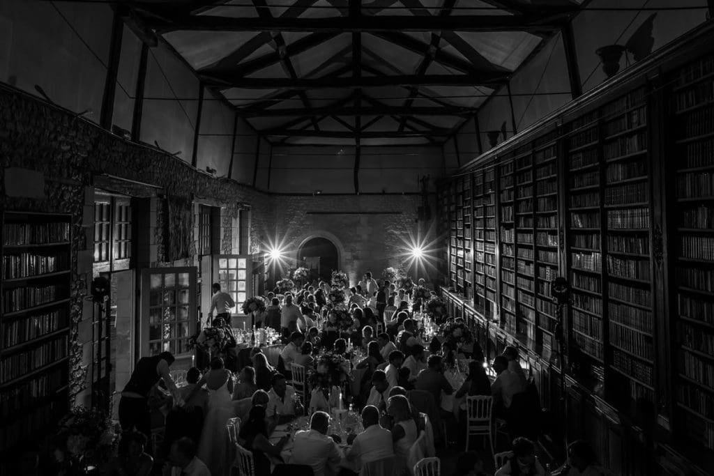 diner de mariage en Touraine, photo large de l'ensemble de la salle
