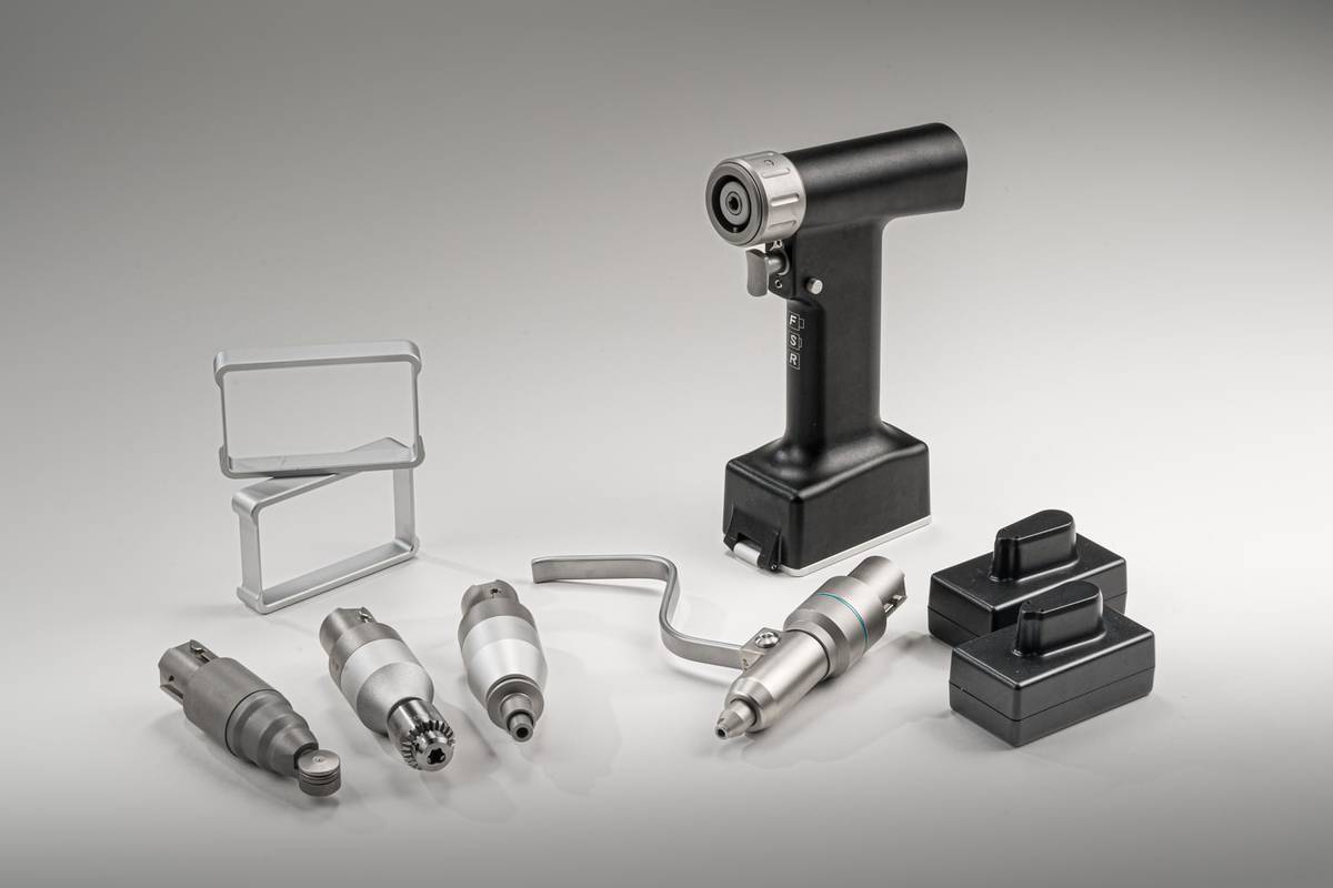 Ensemble d'outils et accessoires de chirurgie vétérinaire VetLink Global photographiés pour un catalogue professionnel