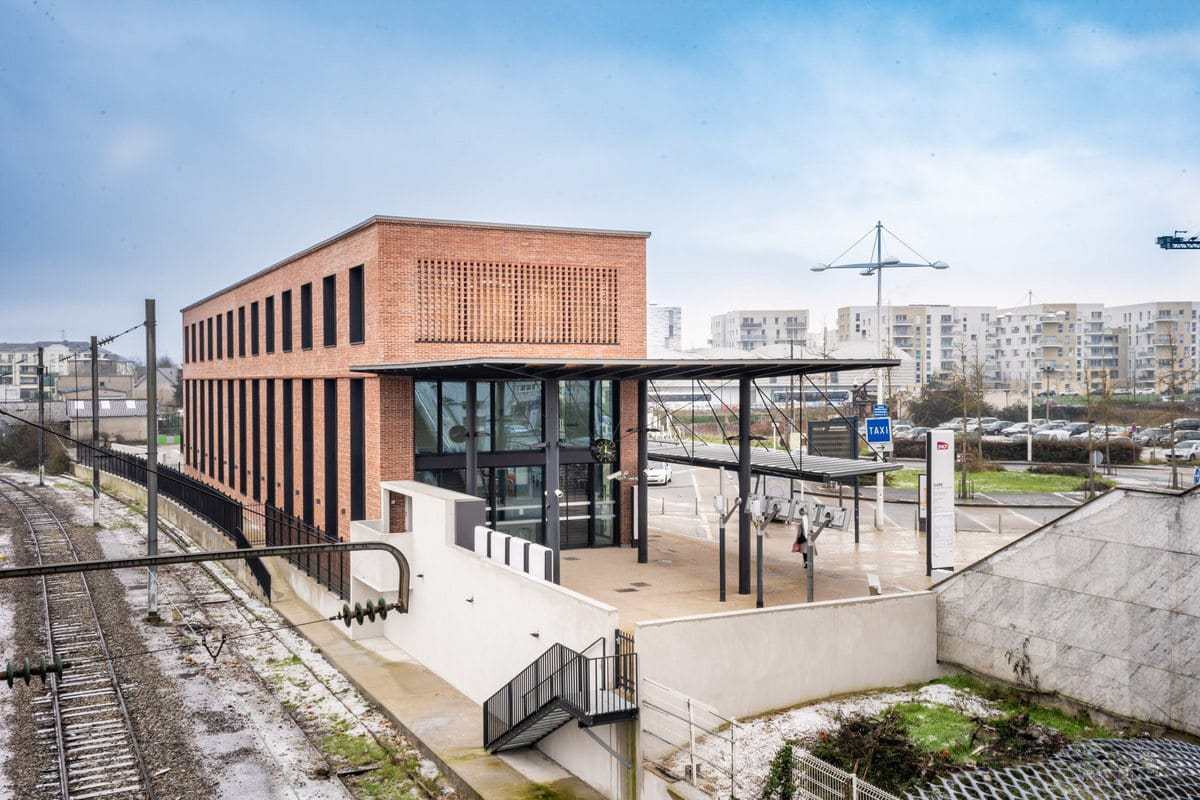 Photographie architecturale d'une gare SNCF réalisée pour l'entreprise SGEA