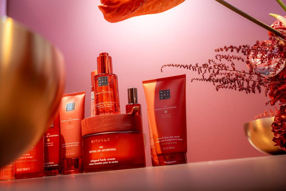 Gamme de produits cosmétiques Rituals of Ayurveda photographiée pour une campagne de communication de marque