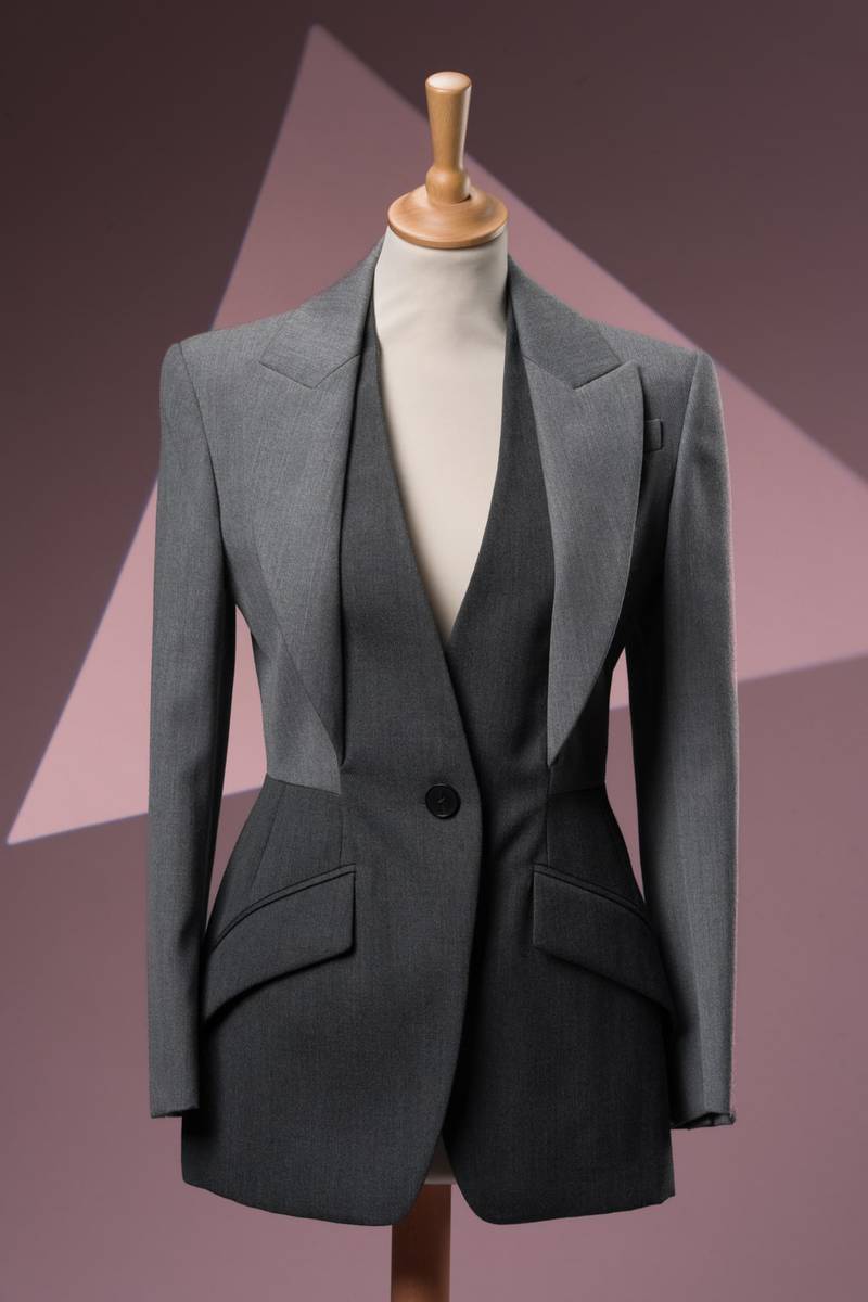Veste de la maison Dior présentée sur mannequin et photographiée pour expertise de mode et luxe